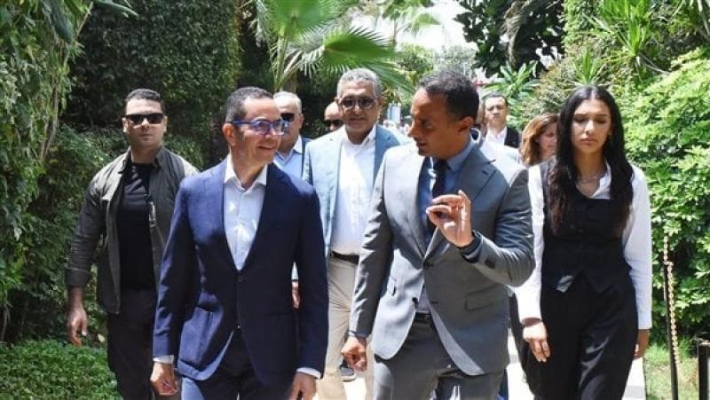 وزير الاستثمار خلال اللقاء