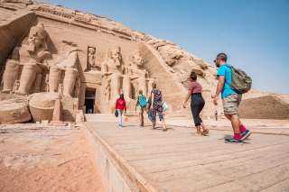 ارتفاع تحويلات المصريين بالخارج والإيرادات السياحية بنسبة 80.7% و12.4% على التوالي