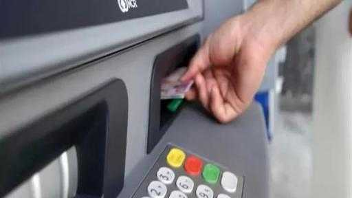 هل يمكن استرداد الأموال التي خصمتها ماكينة ATM ولم تخرجها؟.. إليك الرد