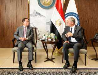وزير البترول يناقش مع وفد كوري الفرص الاستثمارية المتاحة