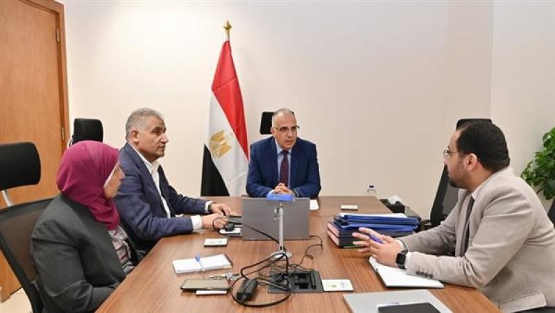 اجتماع وزير الري