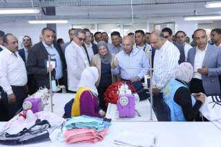 بشراكة مصرية فيتنامية.. وزير الصناعة يفتتح مصنع ”جولدن افينيو” لإنتاج الجواكت المبطنة
