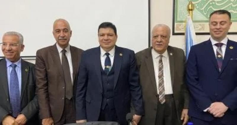 محاضرة بالمجمع العلمى
