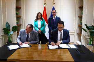 توقيع اتفاق بين وزارتا الاتصالات والتنمية المحطة لشراء الأجهزة التكنولوجية المطلوبة لتشغيل مجمعات الخدمات الحكومية