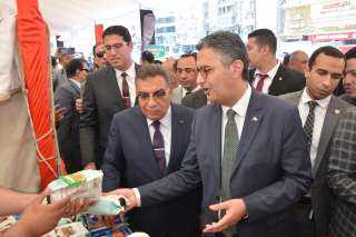 وزير التموين يتفقد سوق اليوم الواحد بالمنصورة| صور
