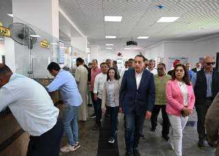 رئيس الوزراء يتفقد المركز التكنولوجي المتكامل لخدمة المواطنين بقرية زاوية صقر| صور