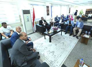 وزير الإسكان يتفقد المركز التكنولوجي لخدمة المواطنين بجهاز مدينة بدر