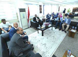 وزير الإسكان يتفقد المركز التكنولوجي لخدمة المواطنين بجهاز مدينة بدر