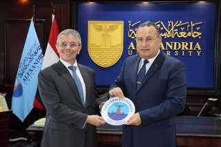مصلحة الجمارك وجامعة الإسكندرية توقعان بروتوكول لتعزيز الاستثمار في التنمية البشرية
