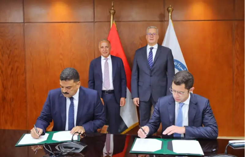 جانب من مراسم التوقيع