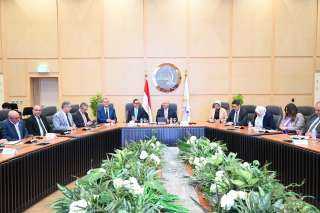 وزيرا الصناعة والاستثمار يستعرضان التعديلات الجديدة التي أضيفت للبرنامج الوطني لتنمية صناعة السيارات