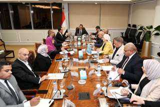 وزير الإسكان يتابع موقف مبادرتى ”بيتك في مصر” و”بيت الوطن” للمصريين بالخارج