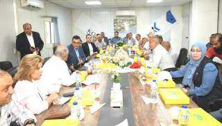 وزير الإسكان يعقد اجتماعا مع الشركات العاملة بحدائق تلال الفسطاط