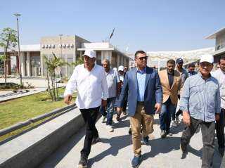وزير الإسكان يتفقد المنطقة الاستثمارية ومشروع الأرينا بحدائق ”تلال الفسطاط”