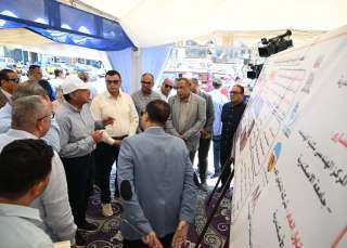 ينتهي مايو المقبل.. رئيس الوزراء يتفقد مشروع تطوير واجهات العقارات بكورنيش الإسكندرية| صور