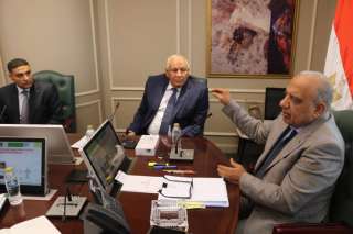 وزير الكهرباء يبحث مع محافظ الوادي الجديد خطة التنمية ودعم وتأمين التغذية اللازمة