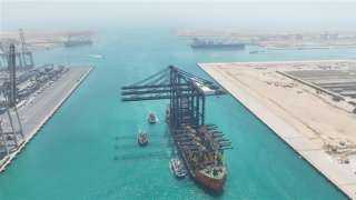 رصيف محطة هاتشيسون بالسخنة يستقبل سفينة الأوناش ZHEN HUA 36