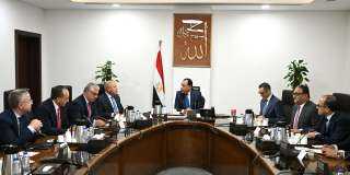 رئيس الوزراء يكلف بسرعة إعداد تصور متكامل لجذب أحد أكبر مصنعي السيارات الكهربائية