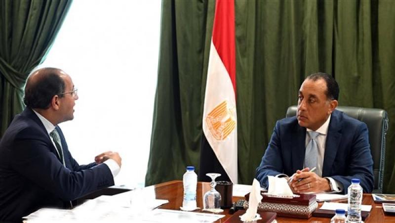 رئيس الوزراء مع وزير المالية