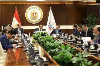 وزير الصحة يتابع موقف ملف المساهمة التكافلية بمنظومة التأمين الصحى الشامل