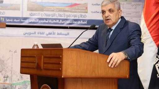 ”ربيع”: نجاح تعويم ناقلة نفط بعد جنوحها اليوم.. ويؤكد انتظام حركة الملاحة بقناة السويس