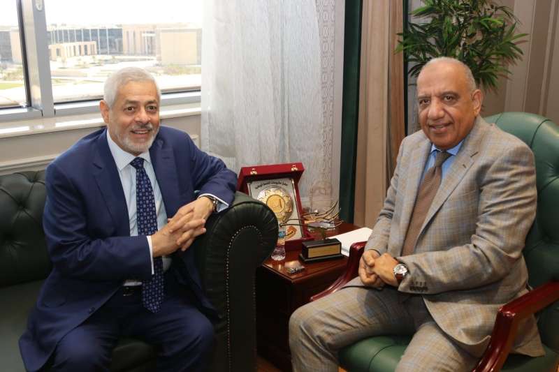وزير الكهرباء خلال اللقاء