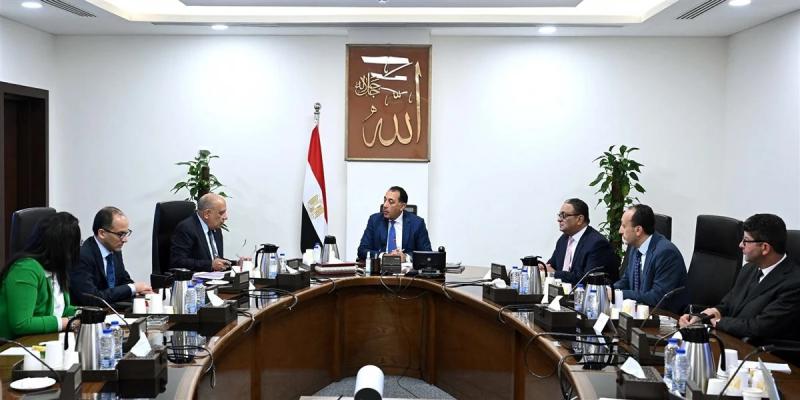 رئيس الوزراء ووزير الكهرباء
