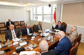 وزير الإسكان يتابع إجراءات التأمين ضد أخطار الحريق وتعزيز الأمن السيبراني