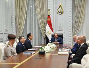 الرئيس السيسي يتابع تطورات الموقف التنفيذي للقطار الكهربائي السريع والمونوريل