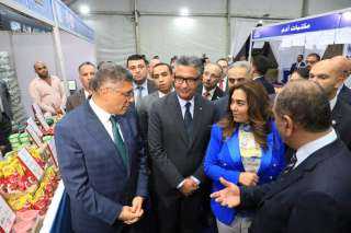 وزيرا التموين والتنمية المحلية يفتتحان معرض ”أهلًا مدارس” الرئيس بالجيزة و25 معرضًا آخر| صور