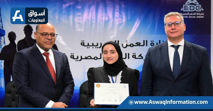 تسليم الشهادات