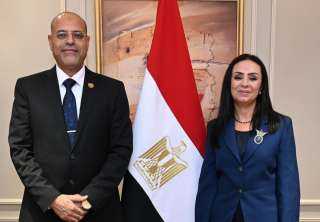 وزيرا العمل والتضامن يوجهان بصرف 400 ألف جنيه لأسر حالات الوفاة بحادث مصنع المحلة