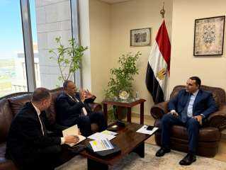 ”التمثيل التجاري” و”البترول” يناقشان وضع خطة لزيادة التصدير واستقطاب استثمارات جديدة