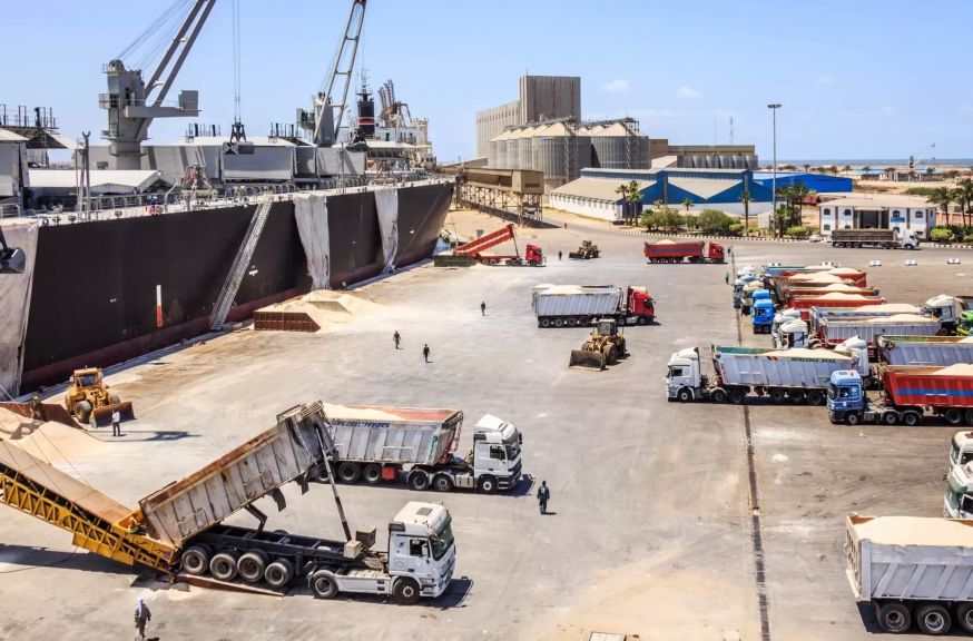 ميناء دمياط