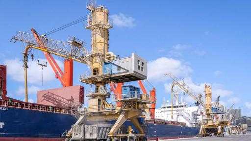 تضم ذرة وفول وزيت.. ميناء دمياط يستقبل 51130 طنًا من البضائع تضم ذرة وفول وزيت.. ميناء دمياط يستقبل 51130 طنًا من البضائع