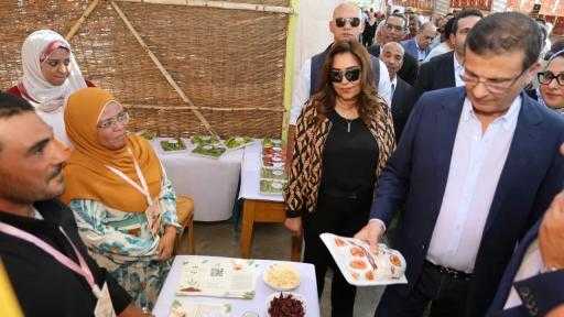 وزيرا الزراعة والتنمية المحلية يفتتحان معرض الوادي الجديد الزراعي| صور وزيرا الزراعة والتنمية المحلية يفتتحان معرض الوادي الجديد الزراعي| صور
