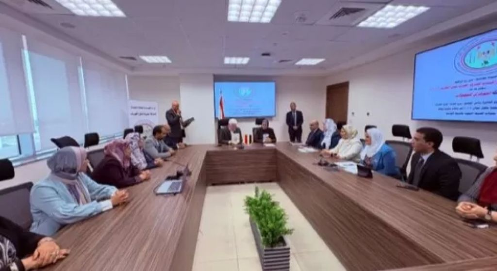 جانب من التوقيع