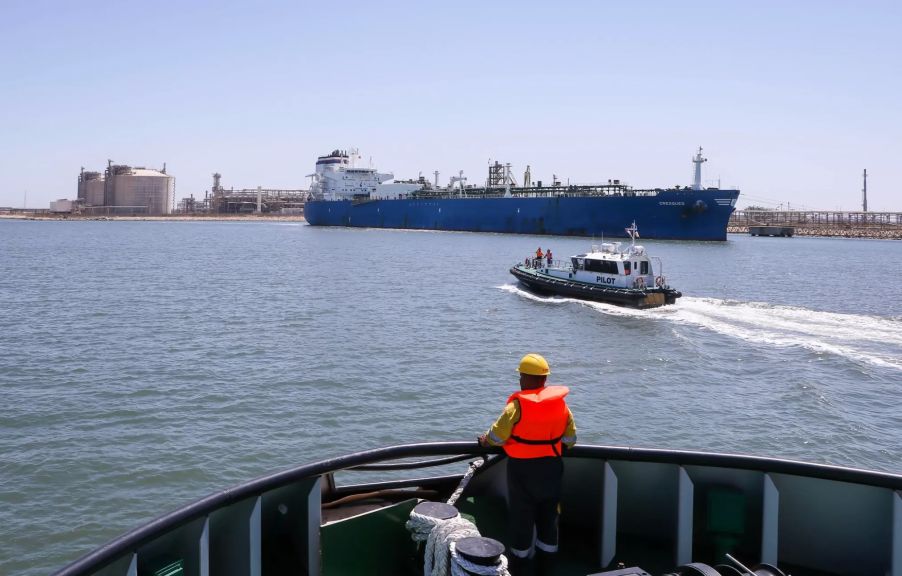 ميناء دمياط