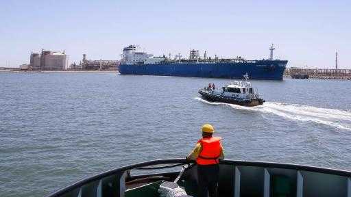 تضم سكر وفول وقمح.. ميناء دمياط يستقبل 78063 طنًا من البضائع تضم سكر وفول وقمح.. ميناء دمياط يستقبل 78063 طنًا من البضائع