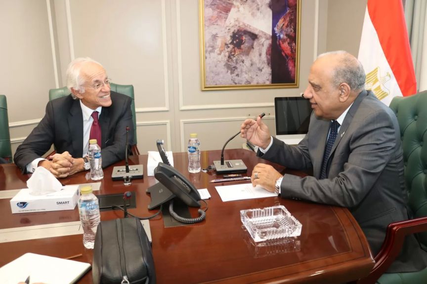 جانب من المباحثات