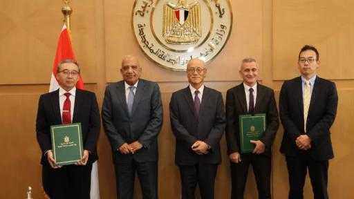 وزير الكهرباء يشهد مراسم توقيع اتفاقية مشروع إنشاء محطة شمسية ومنظومة تخزين... وزير الكهرباء يشهد مراسم توقيع اتفاقية مشروع إنشاء محطة شمسية ومنظومة تخزين طاقة بنظام البطاريات