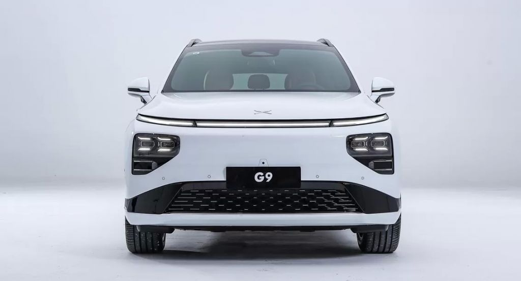 إكس بنج تطلق سيارات أجرة آلية وروبوتاً بشرياً جديداً في 2026