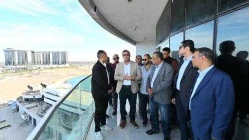 وزير الإسكان يتفقد الأبراج الشاطئية وكومبوند ”مزارين” في العلمين الجديدة