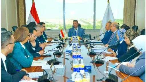 «التموين» تبحث إنشاء مركز لوجيستي عالمي للحبوب في ميناء شرق بورسعيد لتعزيز... «التموين» تبحث إنشاء مركز لوجيستي عالمي للحبوب في ميناء شرق بورسعيد لتعزيز الأمن الغذائي