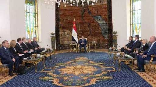 الرئيس السيسي يؤكد على ضرورة زيادة التبادل التجاري وتعزيز التعاون في قطاع السياحة مع روسيا