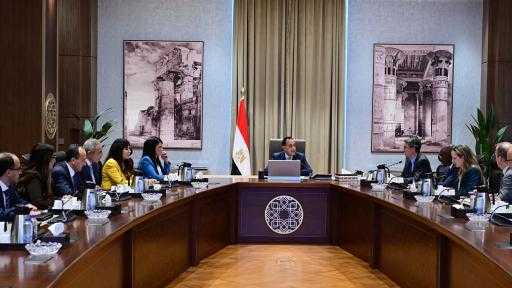 رئيس الوزراء يبحث مع وفد البنك الدولي تعزيز التعاون بمجالات البنية التحتية والطاقة والمياه