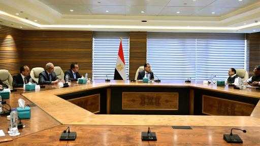 رئيس الوزراء يبحث تعزيز التعاون مع الهند بمجالات الأسمدة والأدوية والأجهزة الطبية