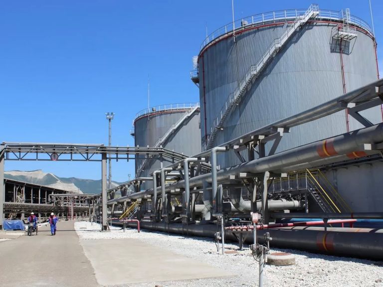 روسيا توقف صادرات النفط من ميناء نوفوروسيسك على البحر الأسود