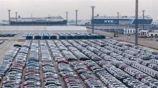 محطة دحرجة المركبات ”رورو” بميناء شرق بورسعيد تساهم في توطين صناعة السيارات|... محطة دحرجة المركبات ”رورو” بميناء شرق بورسعيد تساهم في توطين صناعة السيارات| إنفوجراف