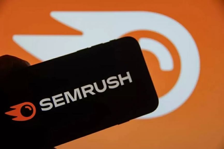 أدوبي تقترب من الاستحواذ على منصة سيمرش